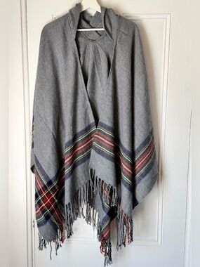 Womens Plaid Hooded Shawl Wrap Poncho One Size Fringe Boho Western Gray Tartan
